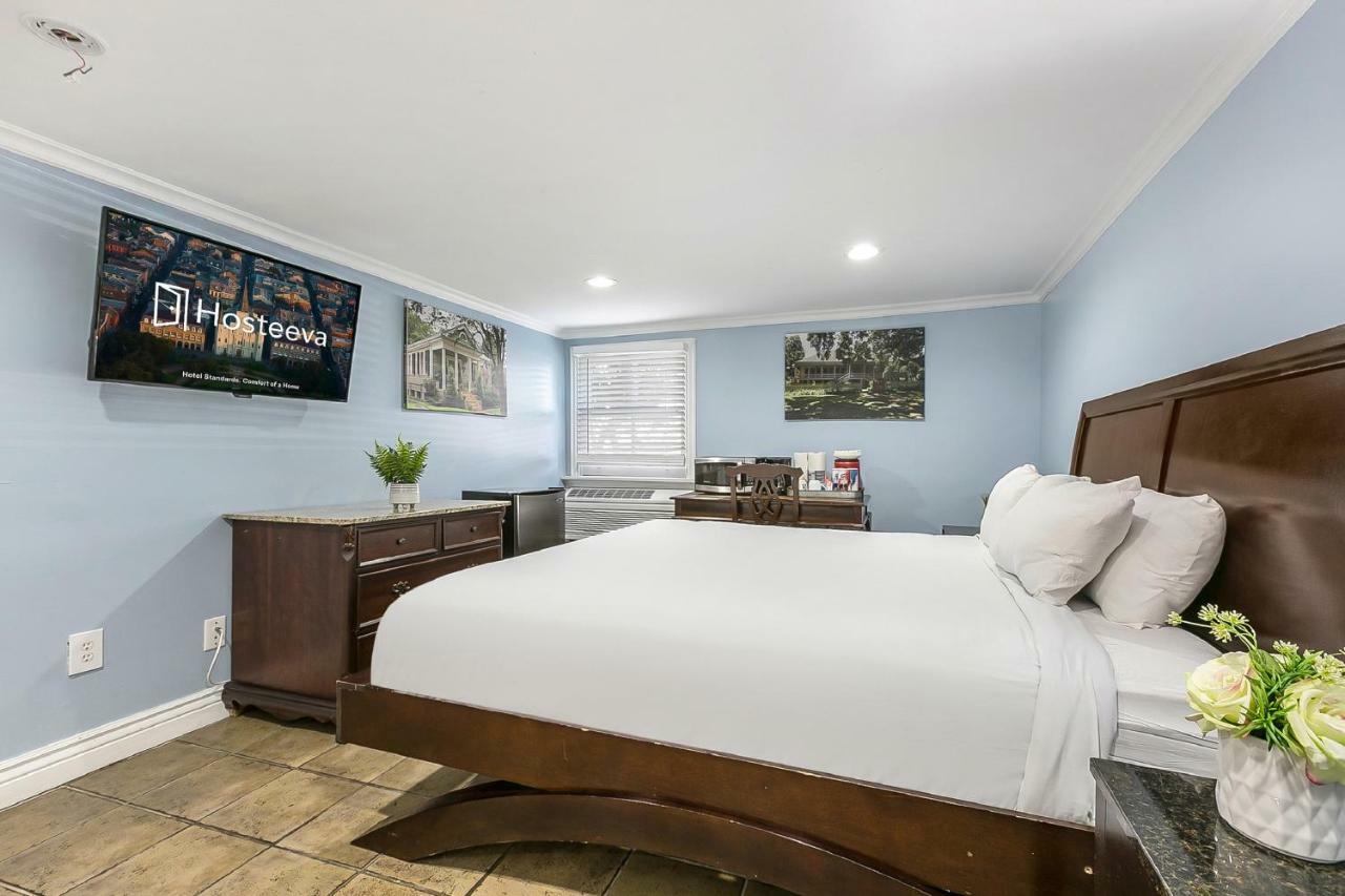 Comfortable Rooms Near All Nola Hot Spots Apartment