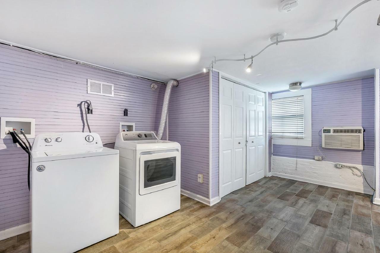 Comfortable Rooms Near All Nola Hot Spots *