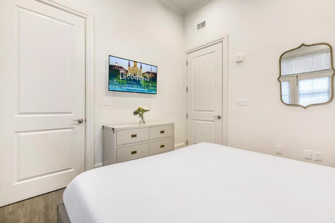 1 And 2 Bedroom Private Steps Away From French Quarter Aparthotel